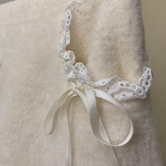 Coquette Kawaii Style White Lace Trim Mini Skirt with Built-In Shorts & Ribbon - Picture 2 of 11